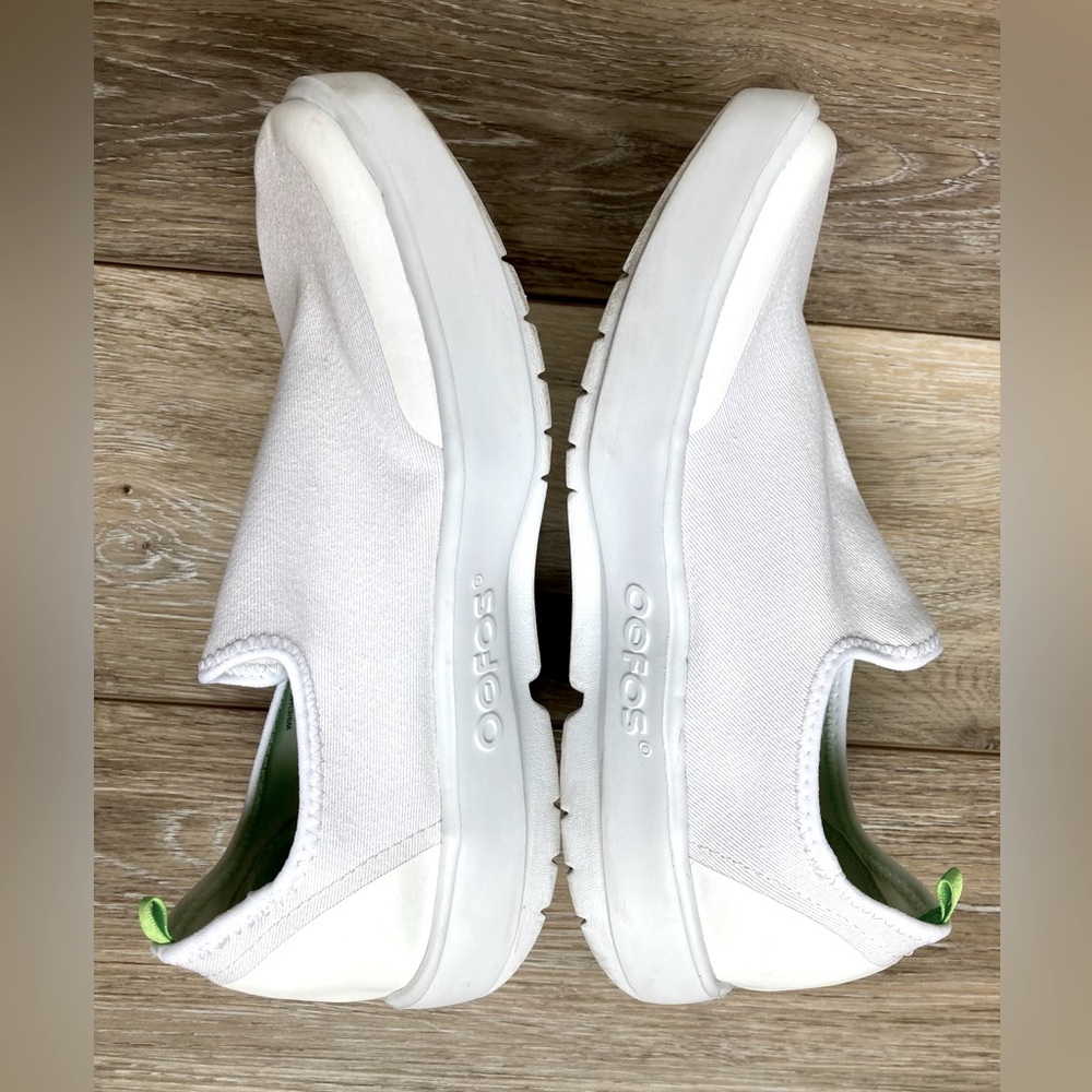 OOFOS OOmg eeZee Sneaker
